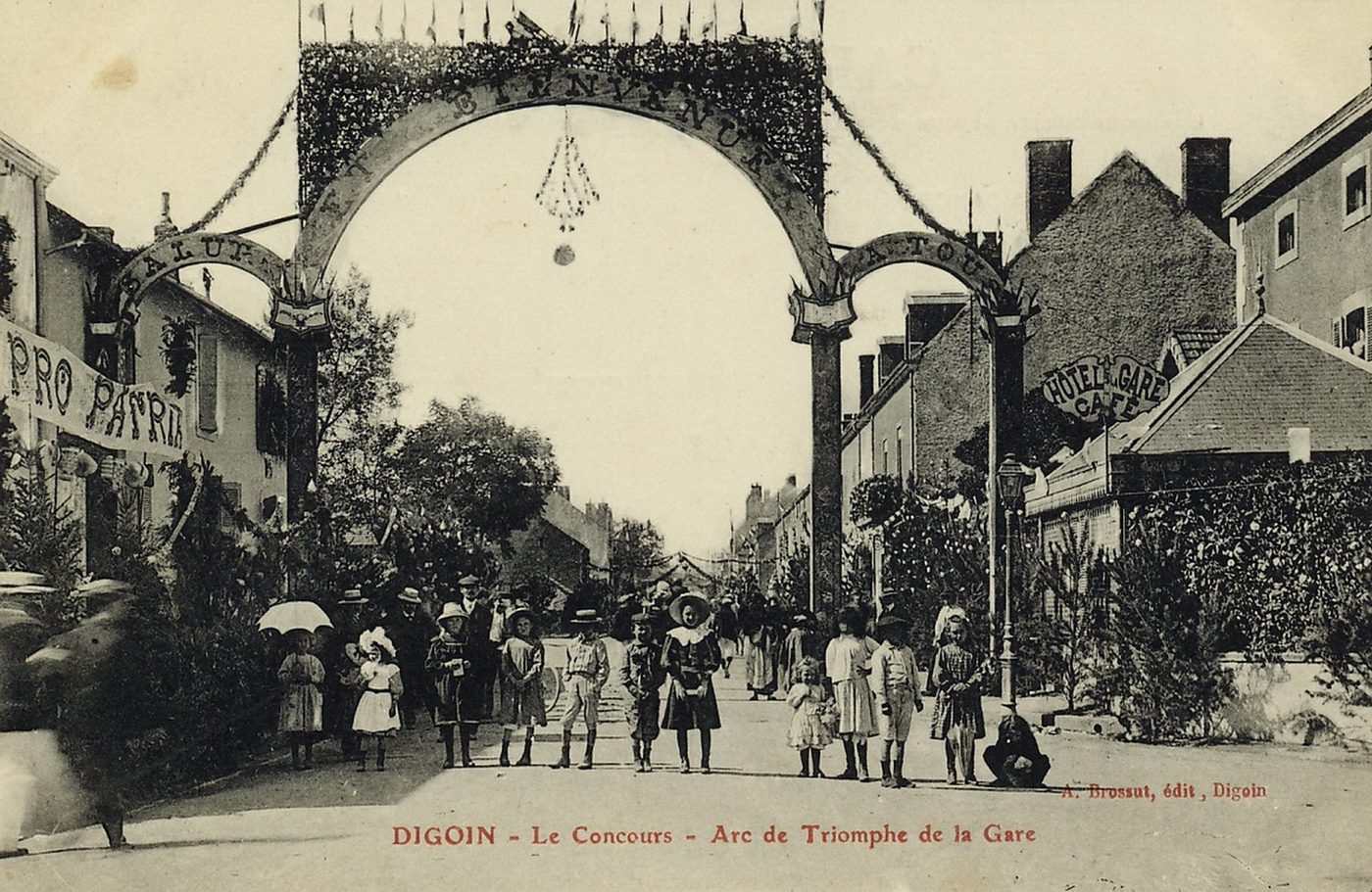Digoin. Le concours. Arc de triomphe de la gare.