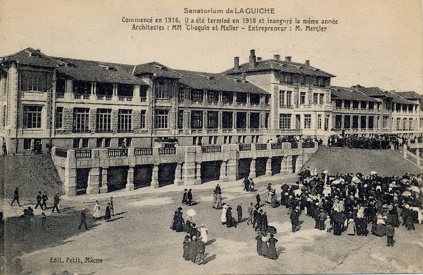 Sanatorium de la Guiche. commencé en 1916, il a été terminé en 1918 et inauguré la même année. Architectes MM. Choquin et Muller ; entrepreneur M. Mercler.