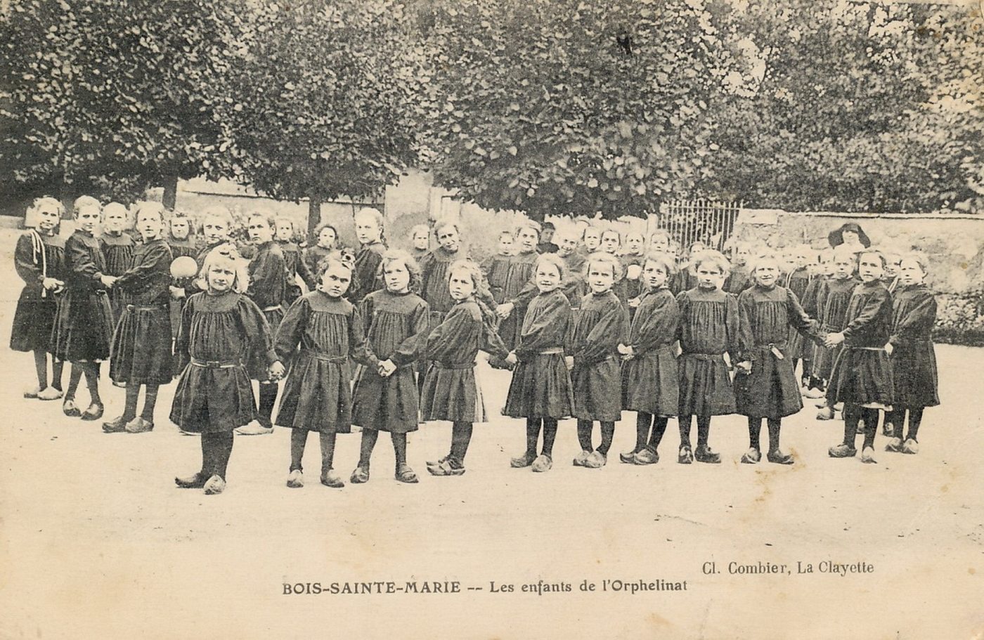 Bois-Sainte-Marie. Les enfants de l'orphelinat.