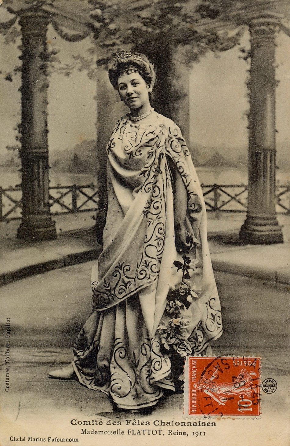 Comité des fêtes chalonnaises. Mademoiselle Flattot, reine 1911.