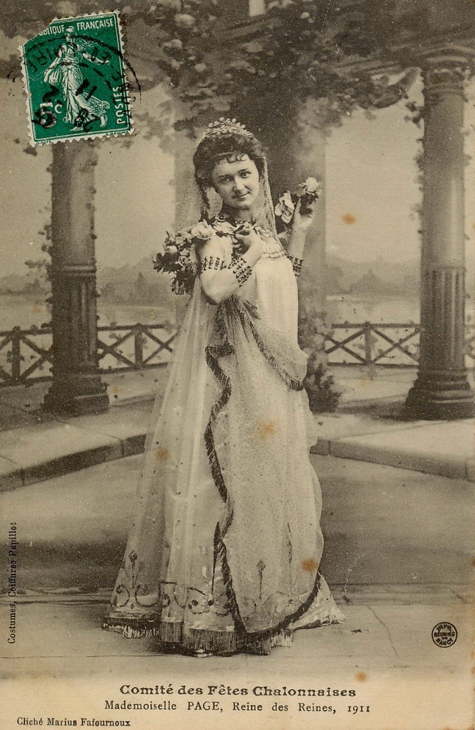 Comité des fêtes chalonnaises. Mademoiselle Page, reine des reines, 1911.