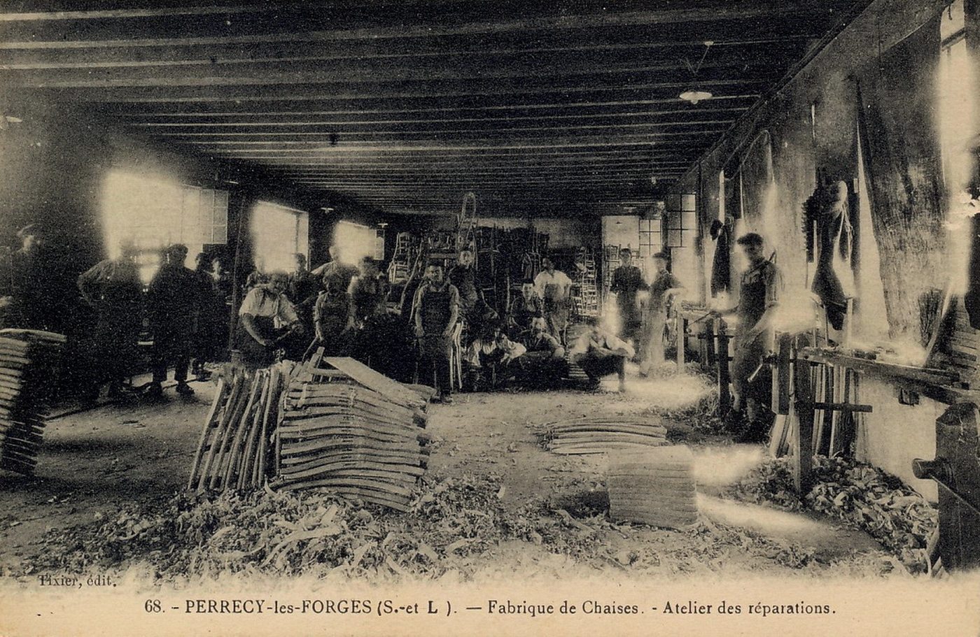 Perrecy-les-Forges. Fabrique de chaises. Atelier de réparations.