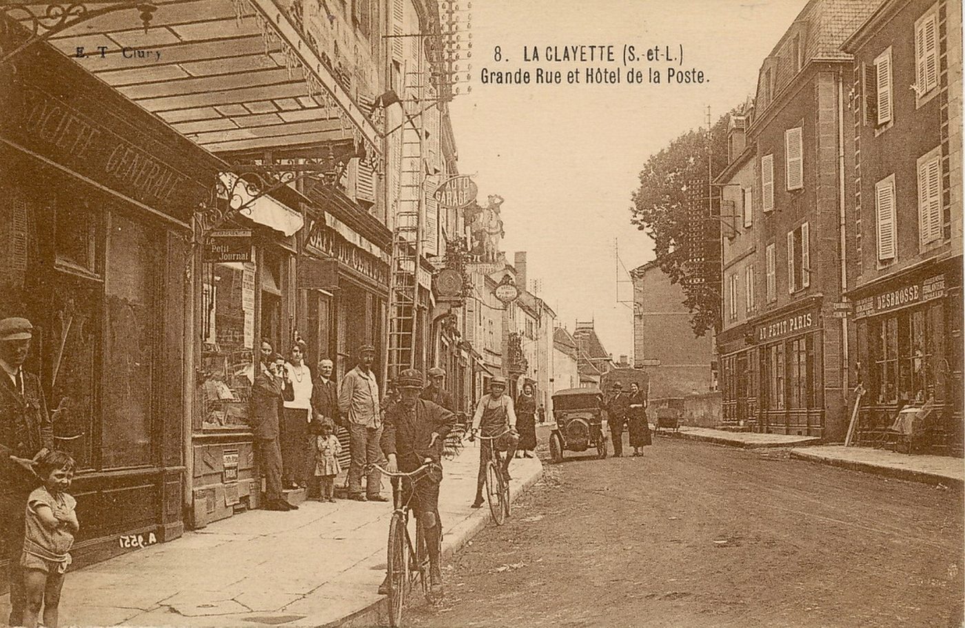 La Clayette. Grande rue et hôtel de la poste.