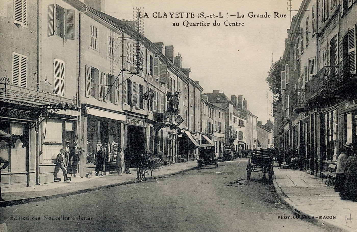La Clayette. La grande rue au quartier du centre.