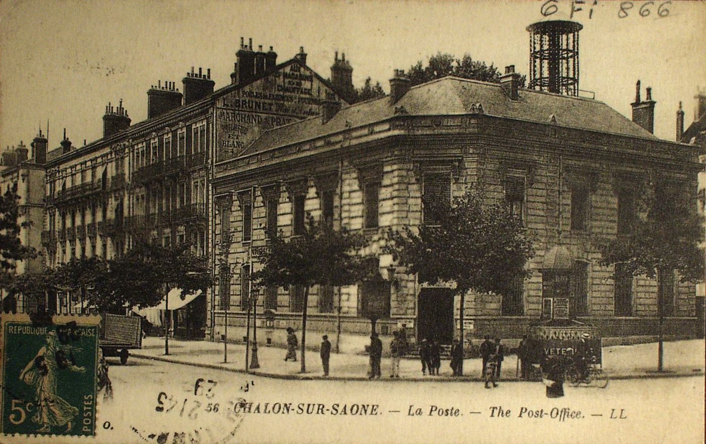 Chalon-sur-Saône. La poste. The Post Office.