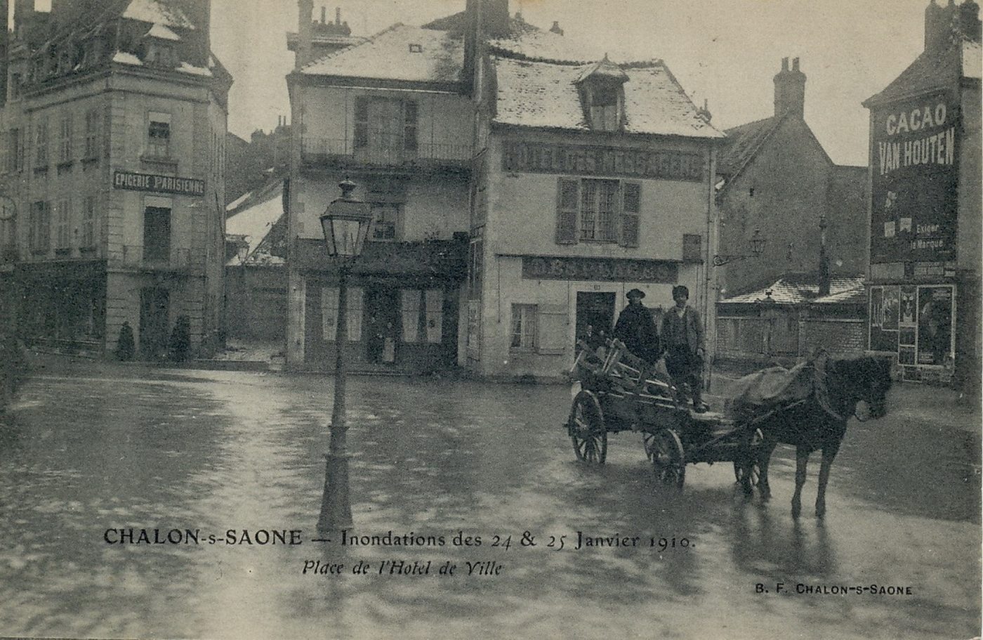 Chalon-sur-Saône. Inondations des 24 et 25 janvier 1910. Place de l'hôtel de ville.
