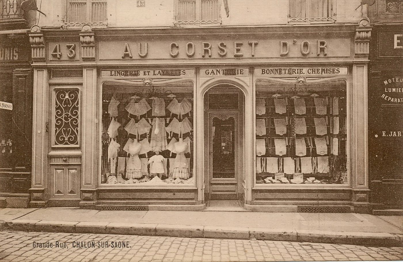 Chalon-sur-Saône. Magasin "au corset d'or". Georges Chaudot, 43 grande rue.