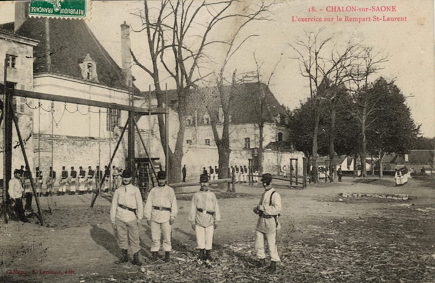 Chalon-sur-Saône. L'exercice [militaire] sur le rempart Saint-Vincent.