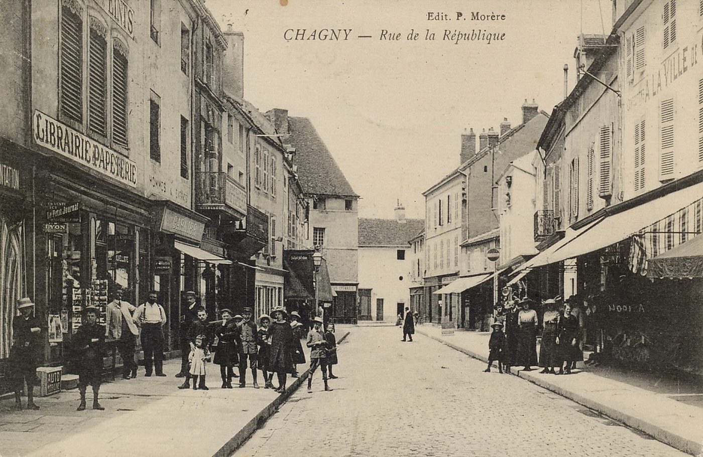 Chagny. Rue de la république.