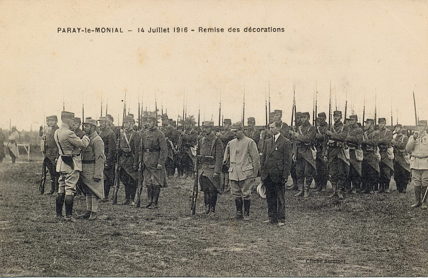 Paray-le-Monial. 14 juillet 1916. Remise des décorations.