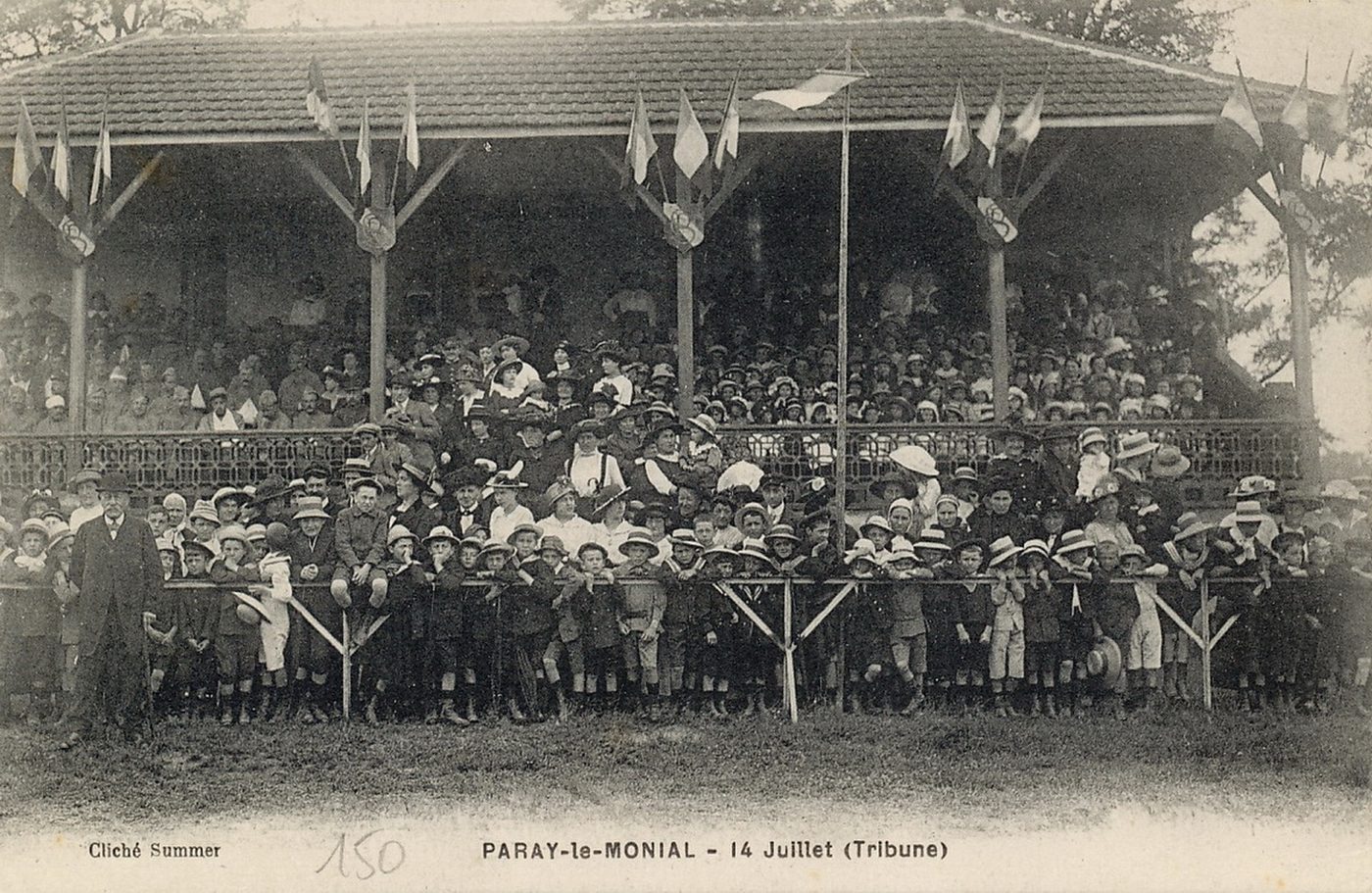 Paray-le-Monial. 14 juillet [1916] tribune.