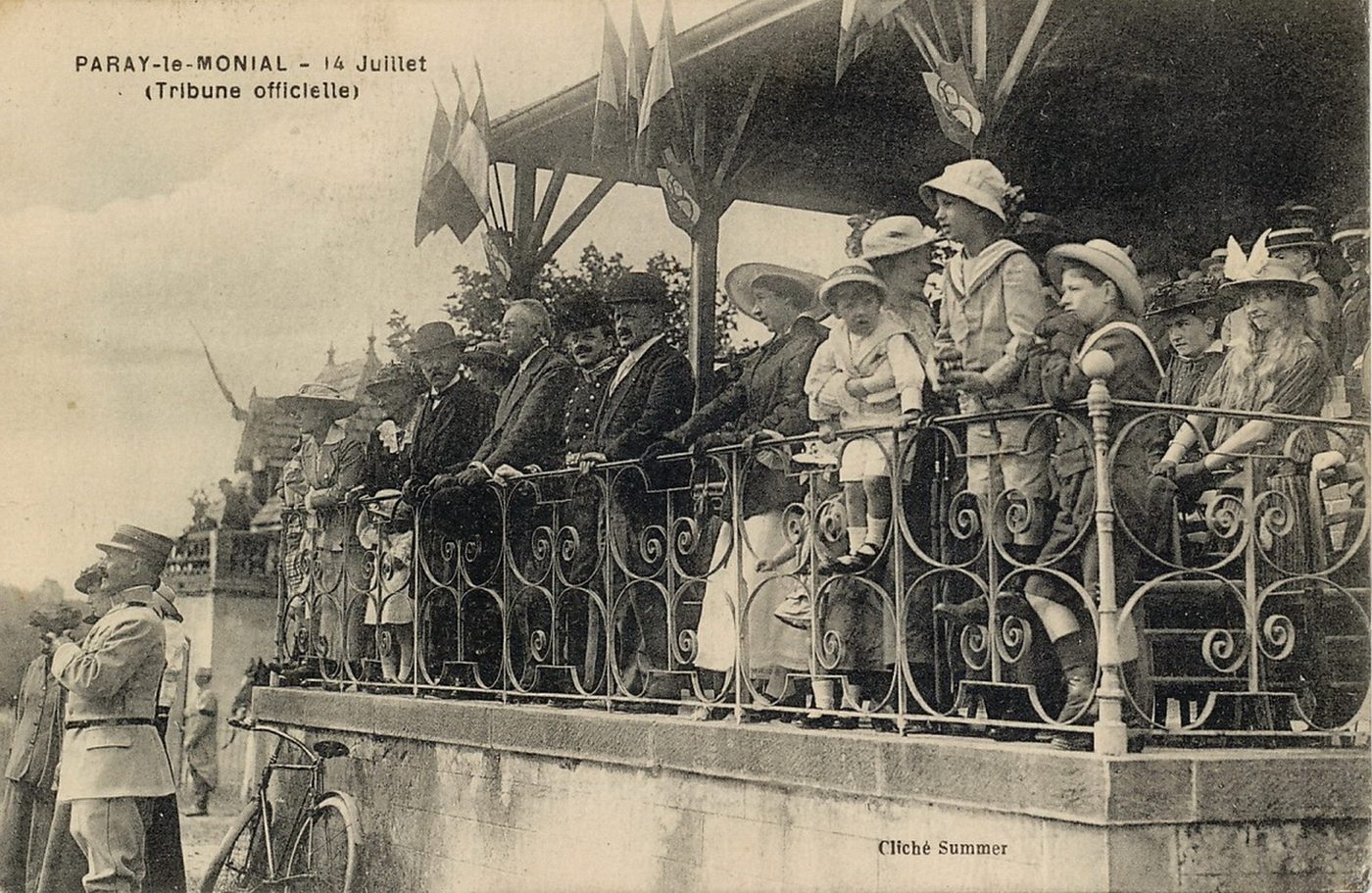 Paray-le-Monial.- 14 juillet [1916]. Tribune officielle.