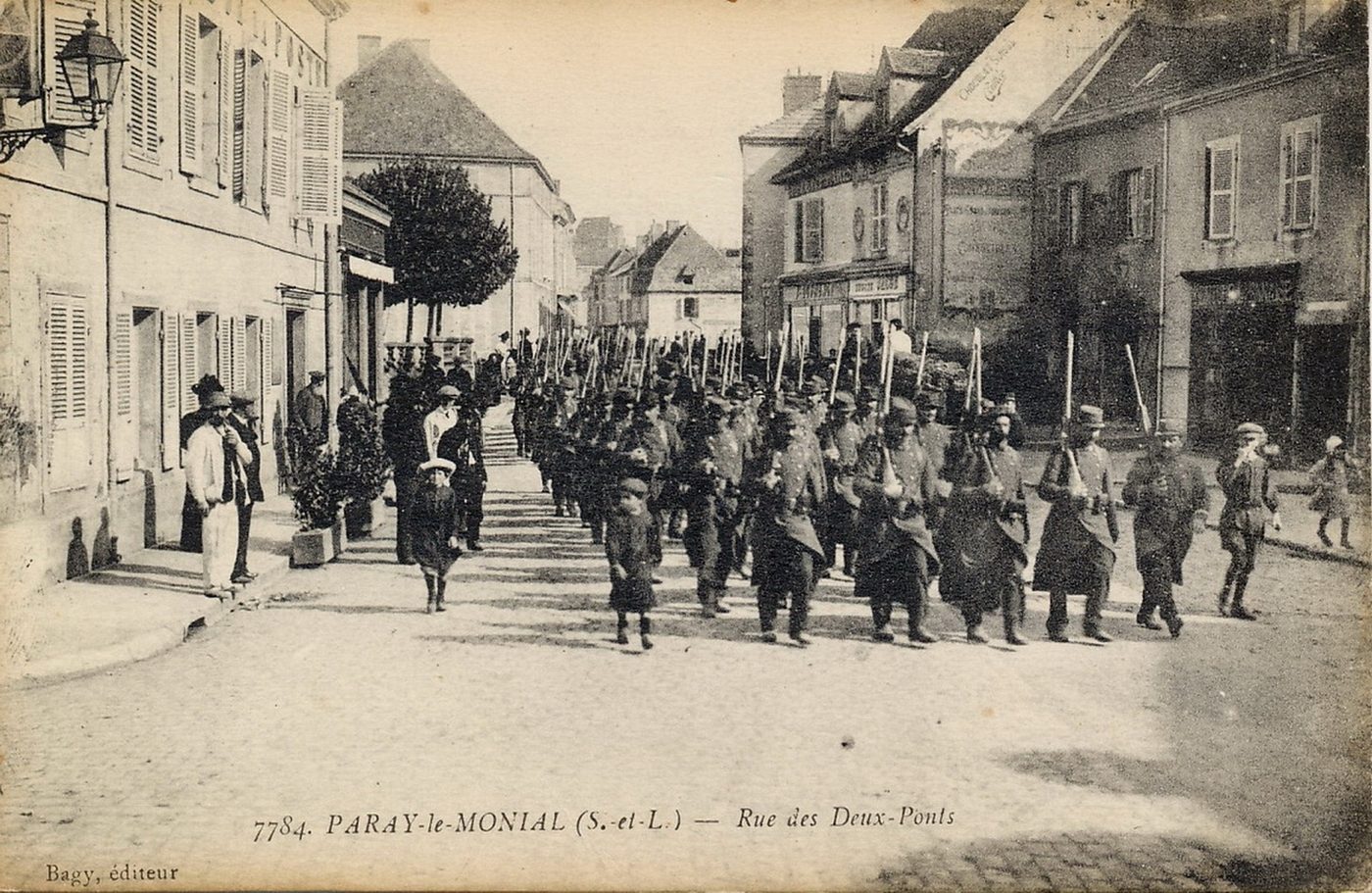 Paray-le-Monial. Rue des deux ponts.