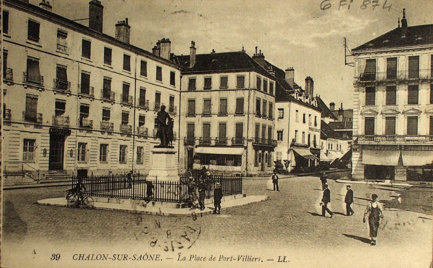 Chalon-sur-Saône. La place de Port-Villiers.