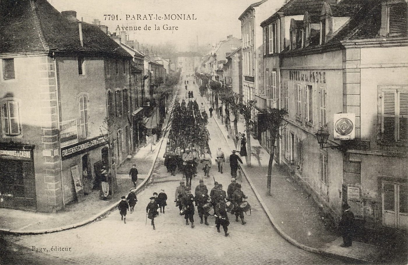 Paray-le-Monial. Avenue de la gare.