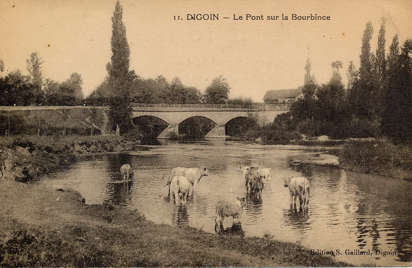 Digoin. Le pont sur la Bourbince.