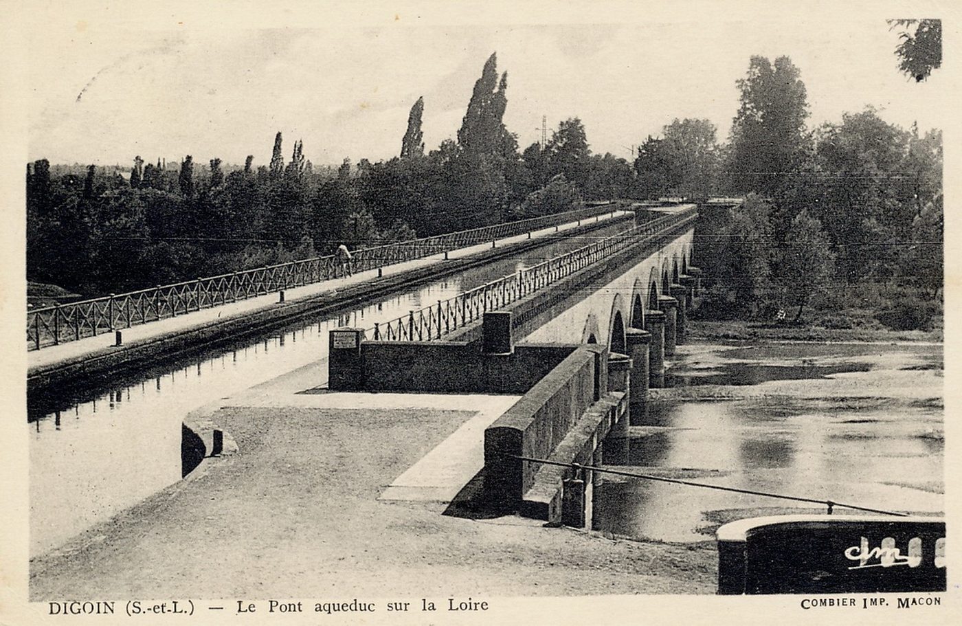 Digoin. Le pont aqueduc sur la Loire.