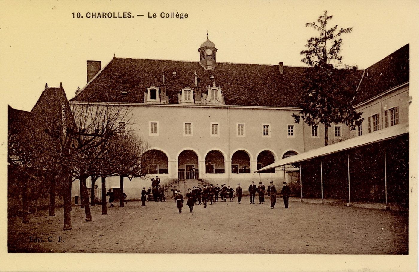 Charolles. Le collège.
