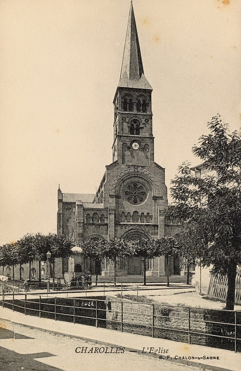 Charolles. L'église.