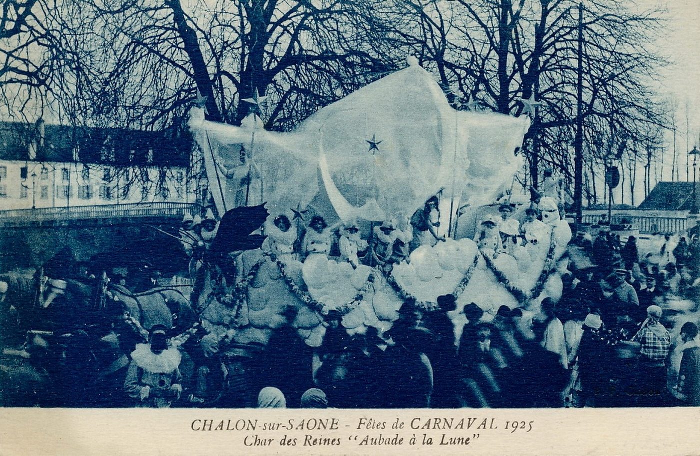 Chalon-sur-Saône. Fêtes de carnaval 1925. Le char des reines "aubade à la lune".