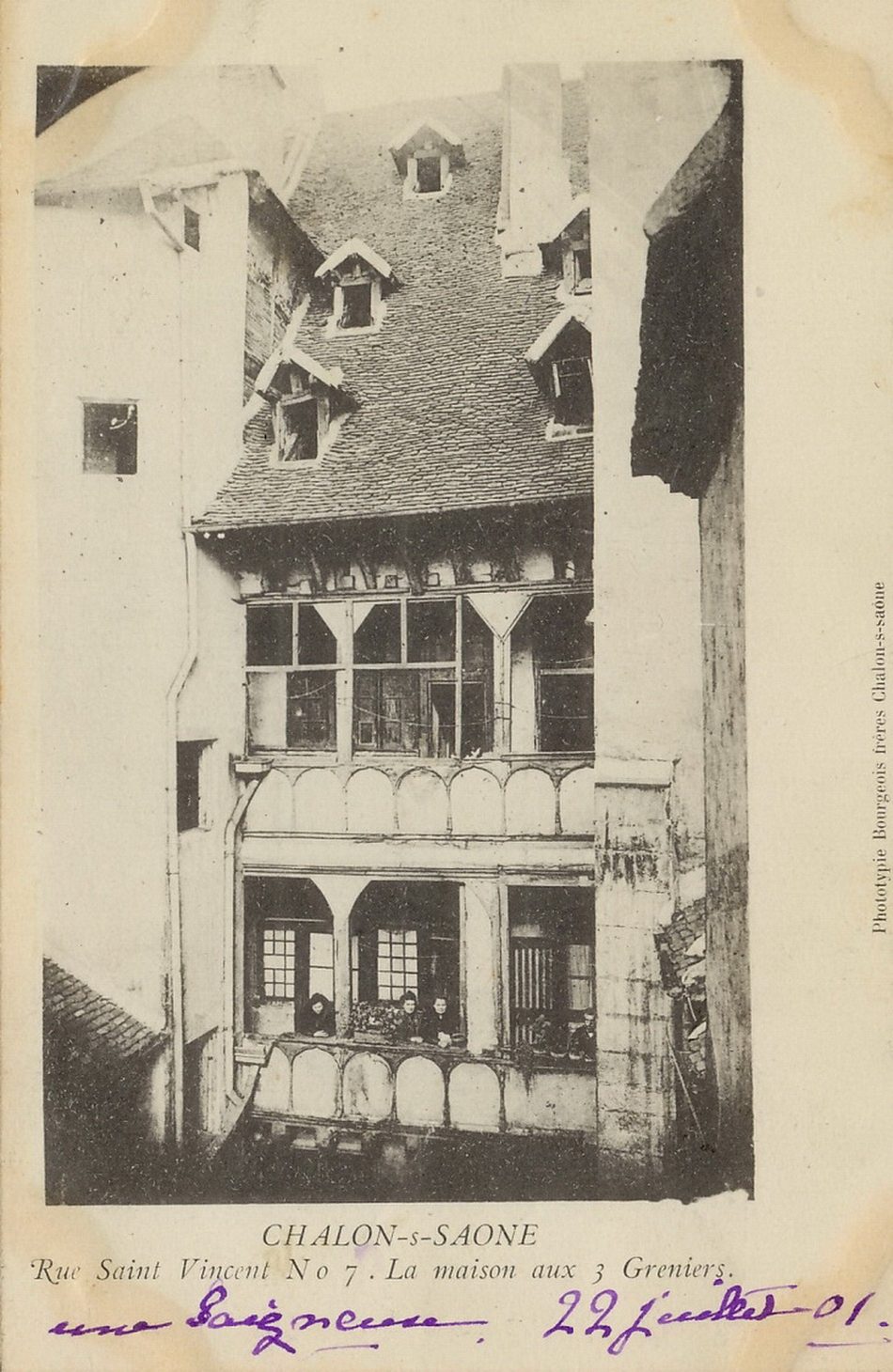 Chalon-sur-Saône. Rue Saint-Vincent. La maison aux trois greniers.