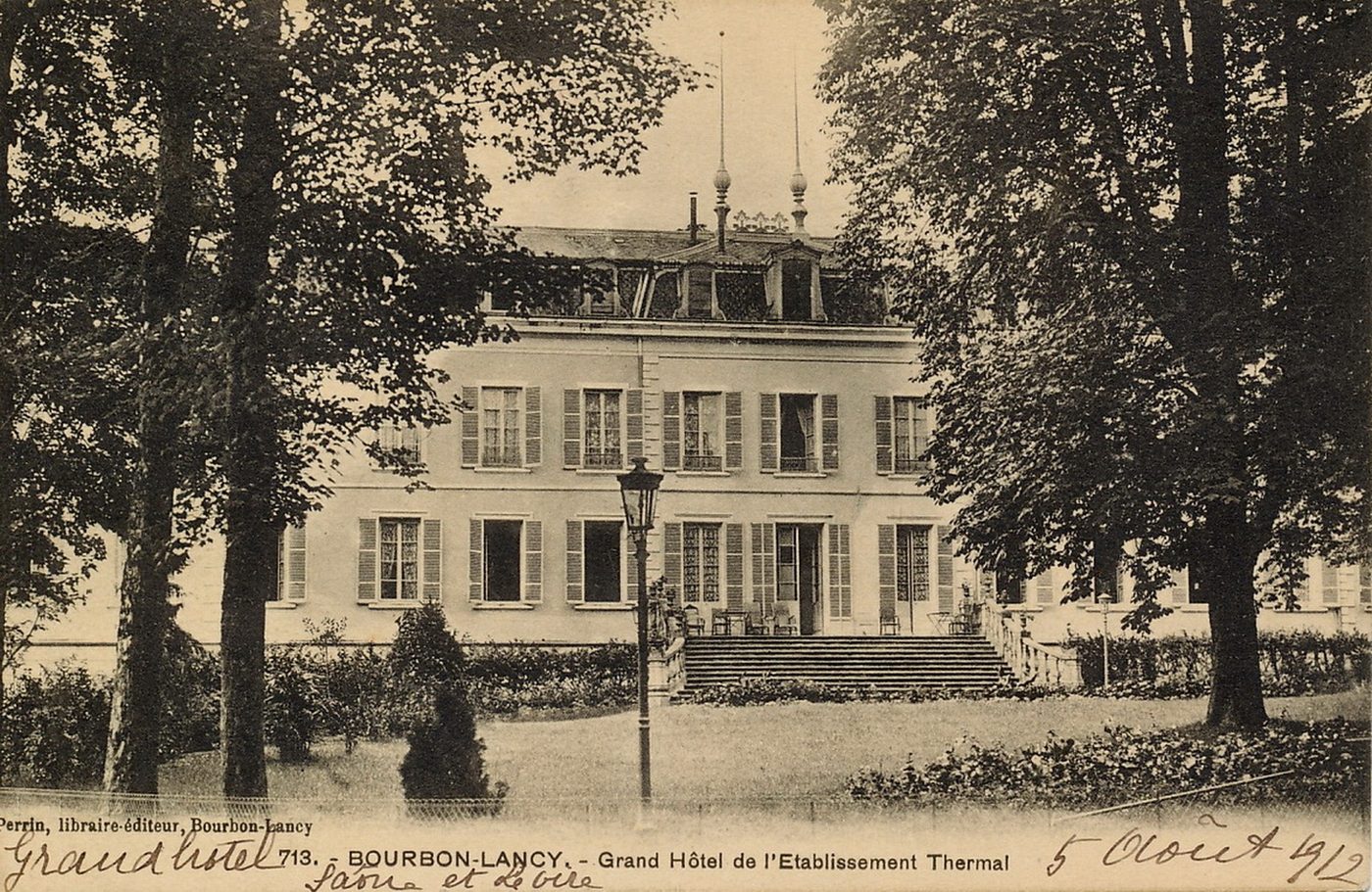 Bourbon-Lancy. Grand hôtel de l'établissement thermal.