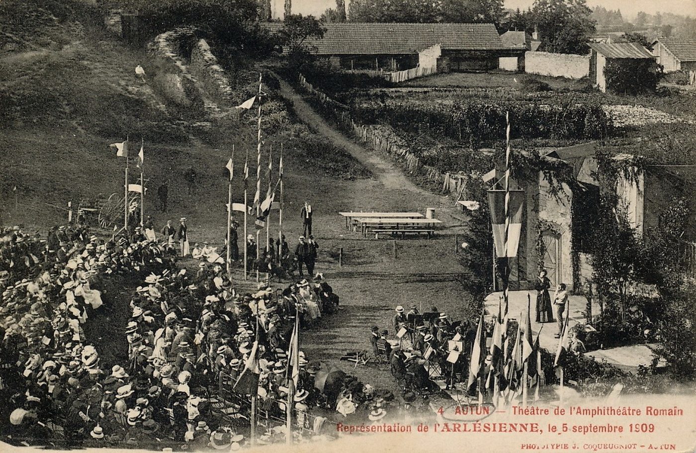 Autun. Théâtre de l'amphithéâtre romain. Représentation de l'arlésienne le 5 septembre 1909.