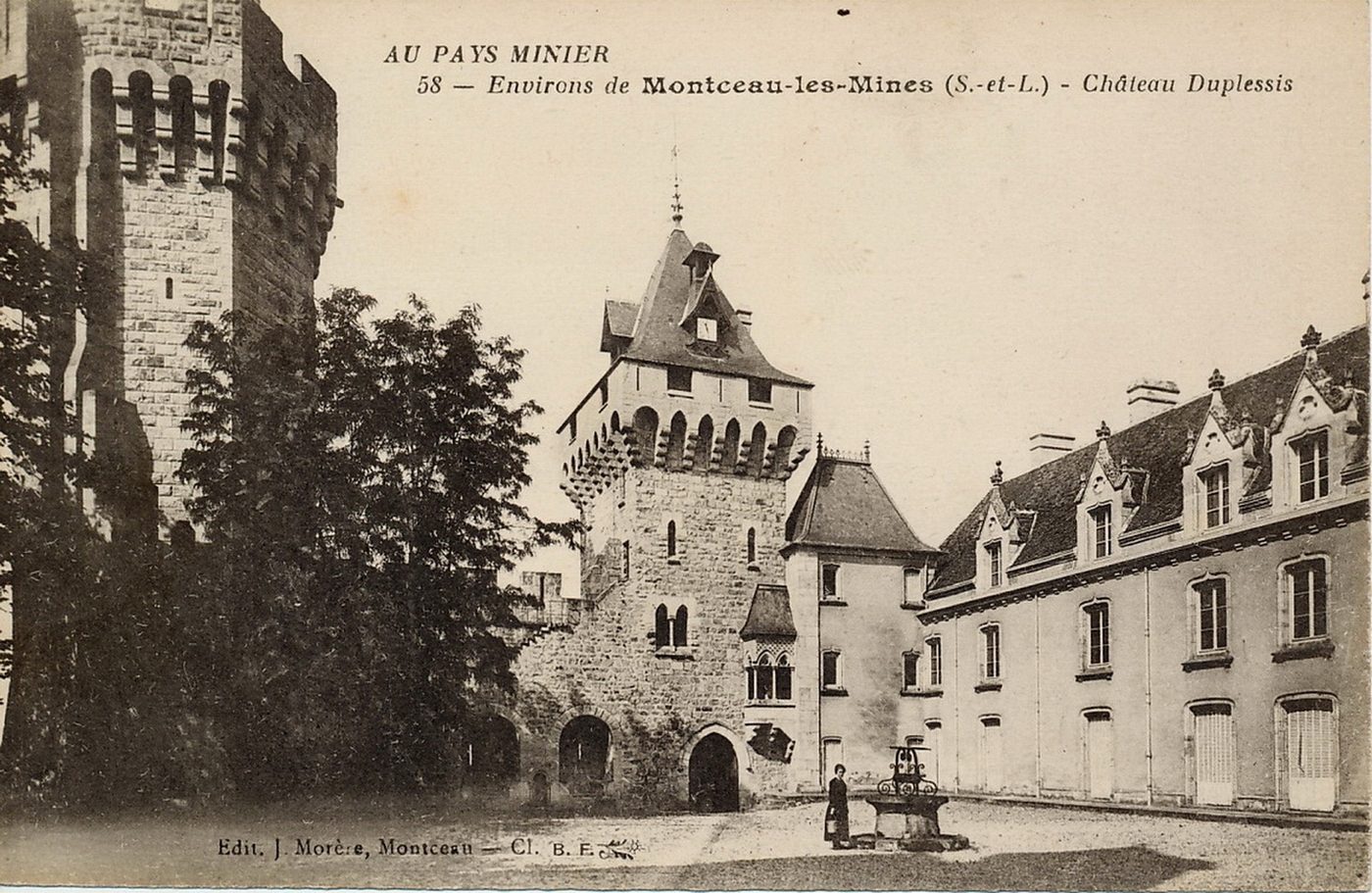 Environs de Montceau-les-Mines. Château du Plessis.
