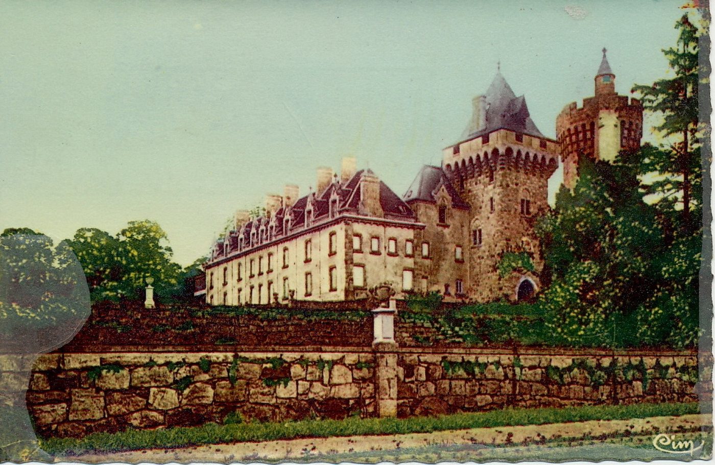 Montceau-les-Mines. Le château du Plessis (vue de l'étang).