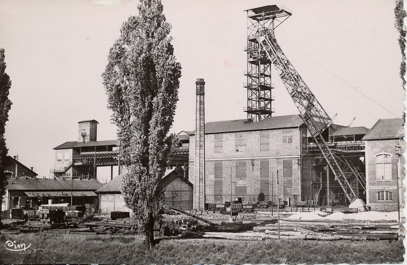Montceau-les-Mines. Le puits d'Arcy.