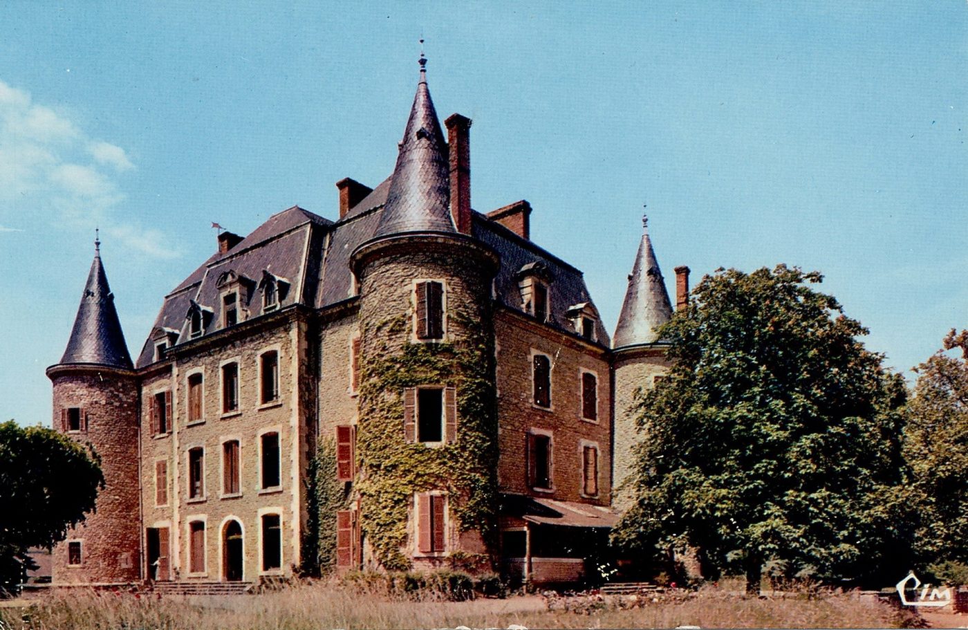 Le Thil. Chenôves. Saint-Boil. Château du Thil.