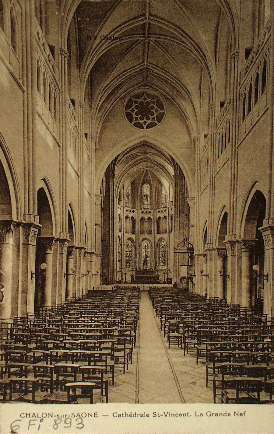 Chalon-sur-Saône. Cathédrale Saint-Vincent. La grande nef.