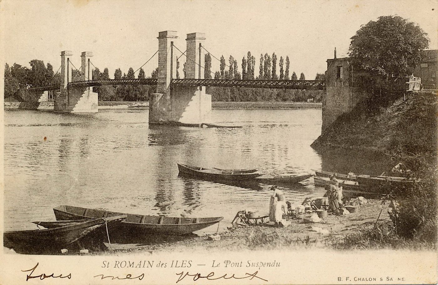 Saint-Romain-des-Iles. Le pont suspendu.