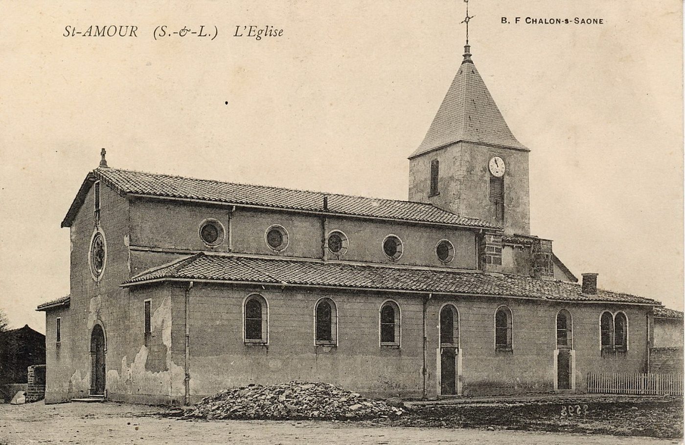 Saint-Amour. L'église.