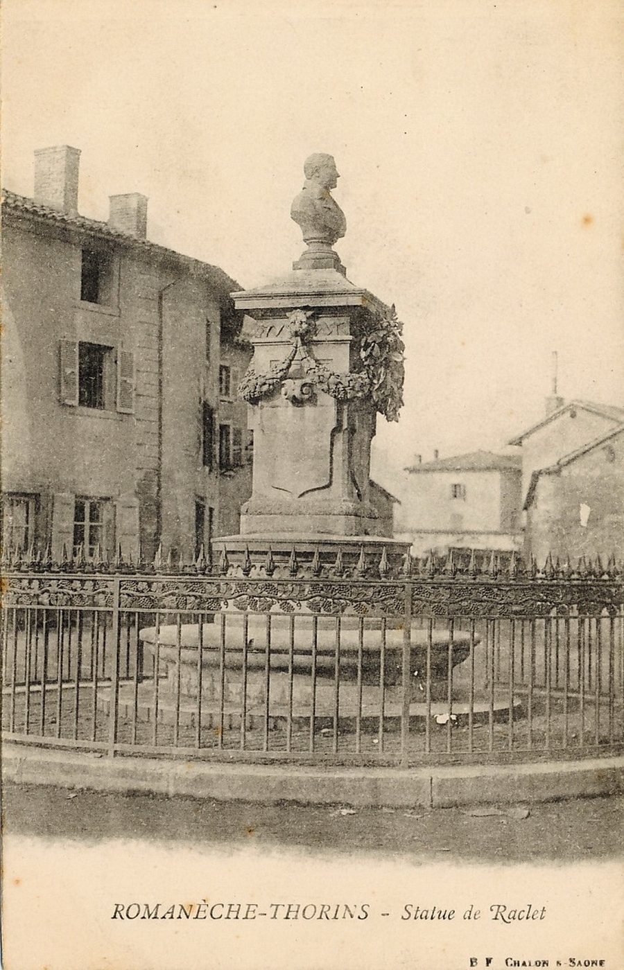 Romanèche-Thorins. Statue de Raclet.