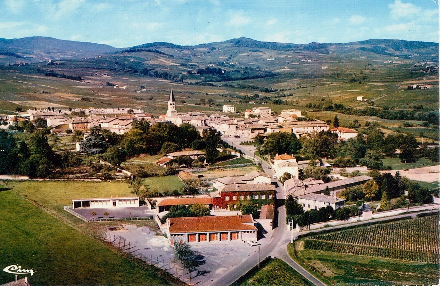 Romanèche-Thorins. Vue générale aérienne.