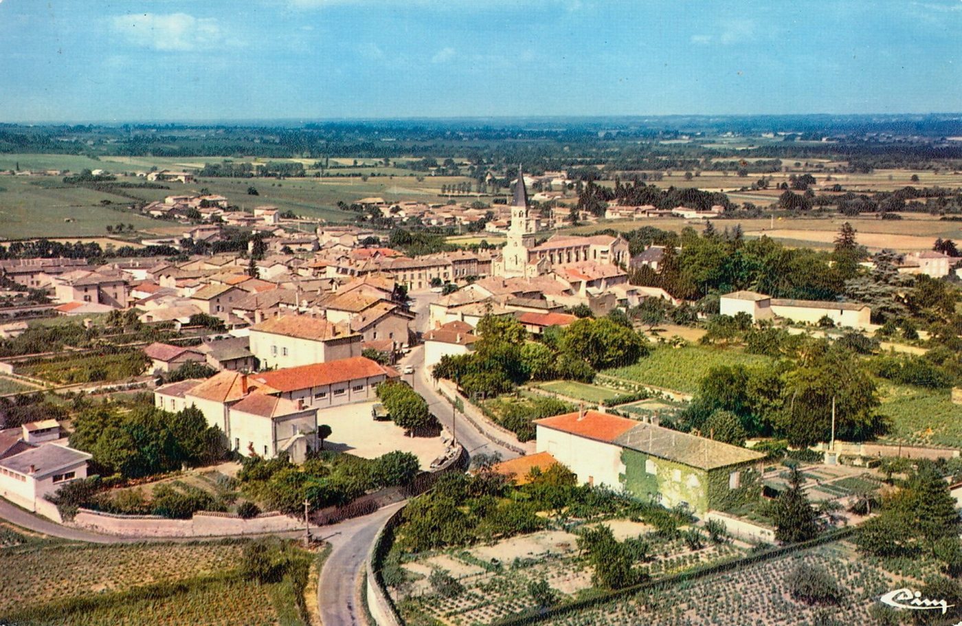 Romanèche-Thorins. Vue générale aérienne.