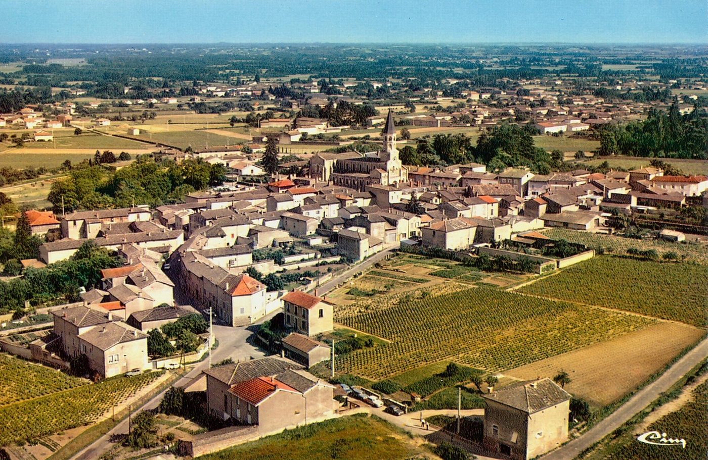 Romanèche-Thorins. Vue générale aérienne.