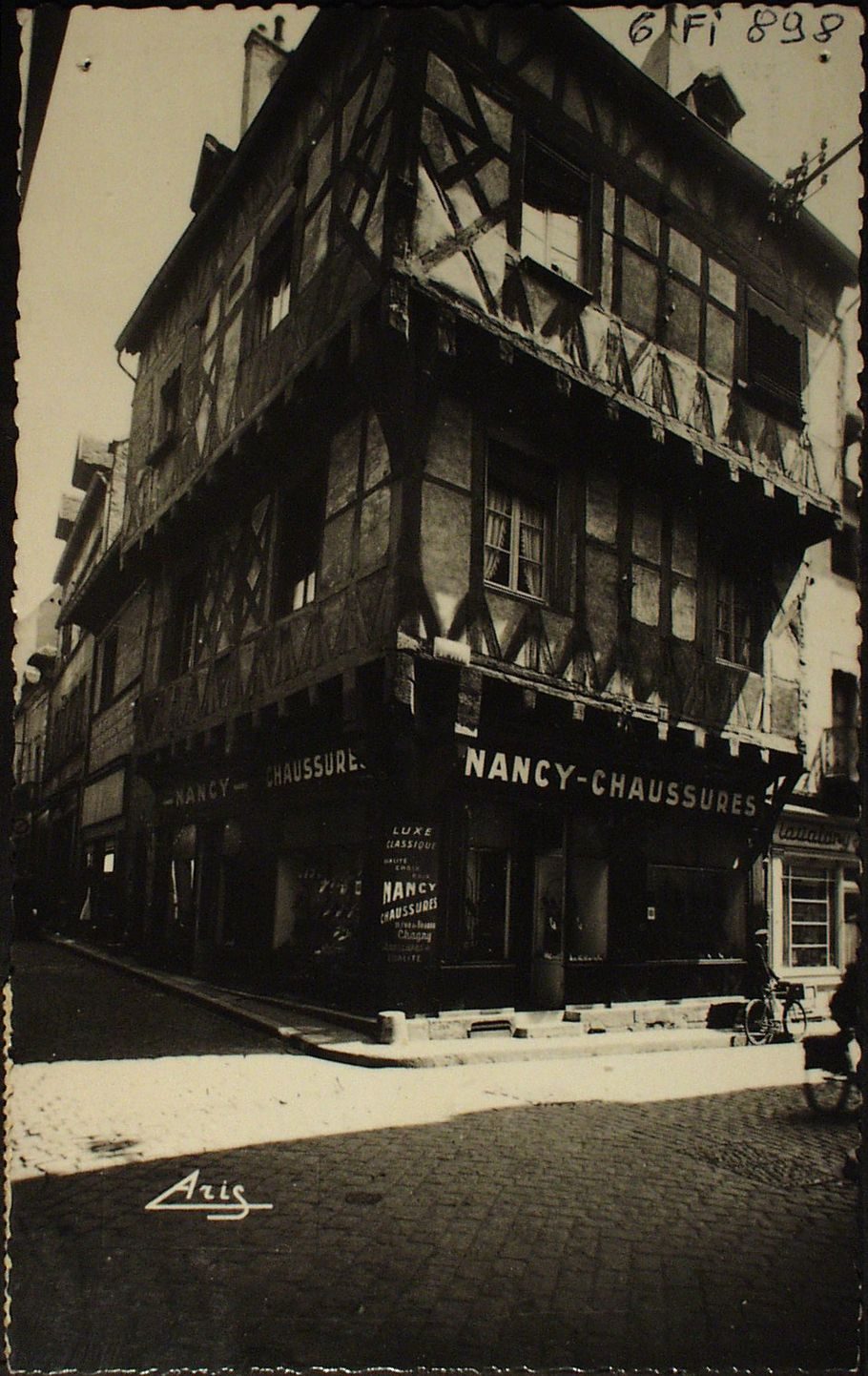 Chalon-sur-Saône. Maison de bois, rue Saint-Vincent.