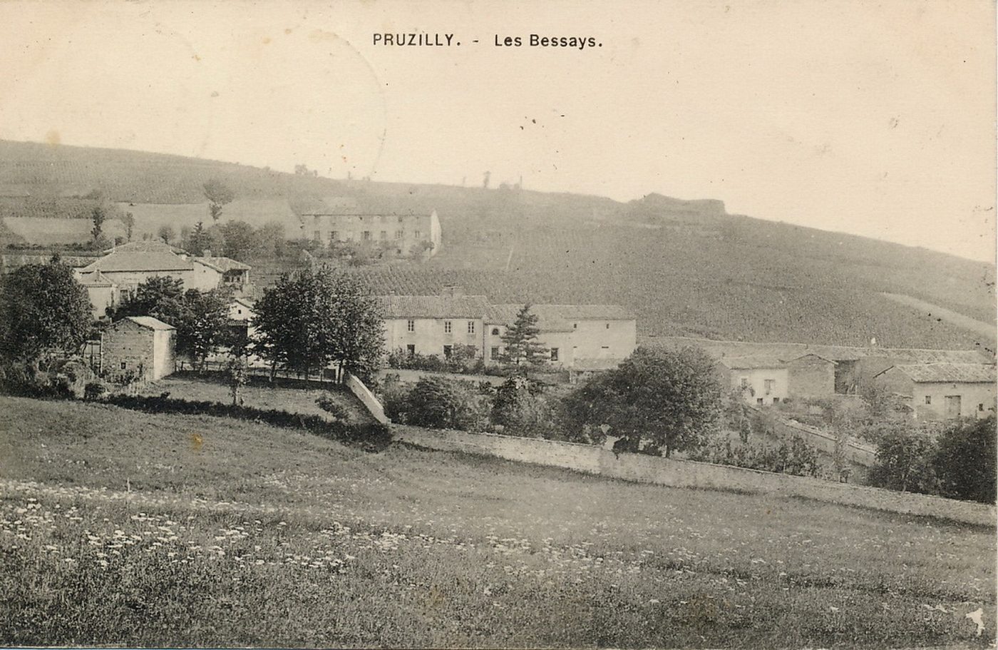 Pruzilly. Les Bessays.