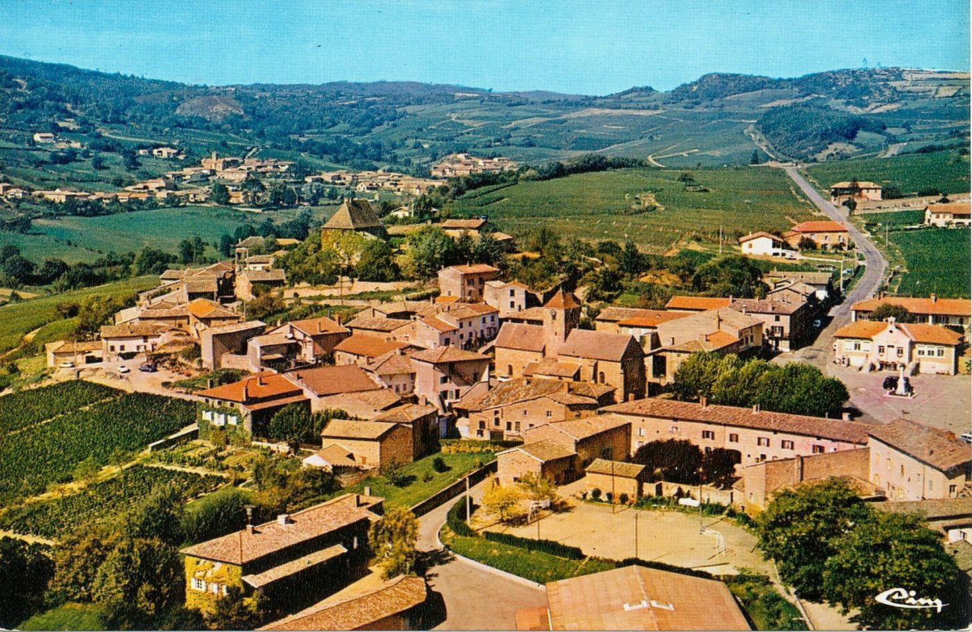 Leynes. Vue générale aérienne.