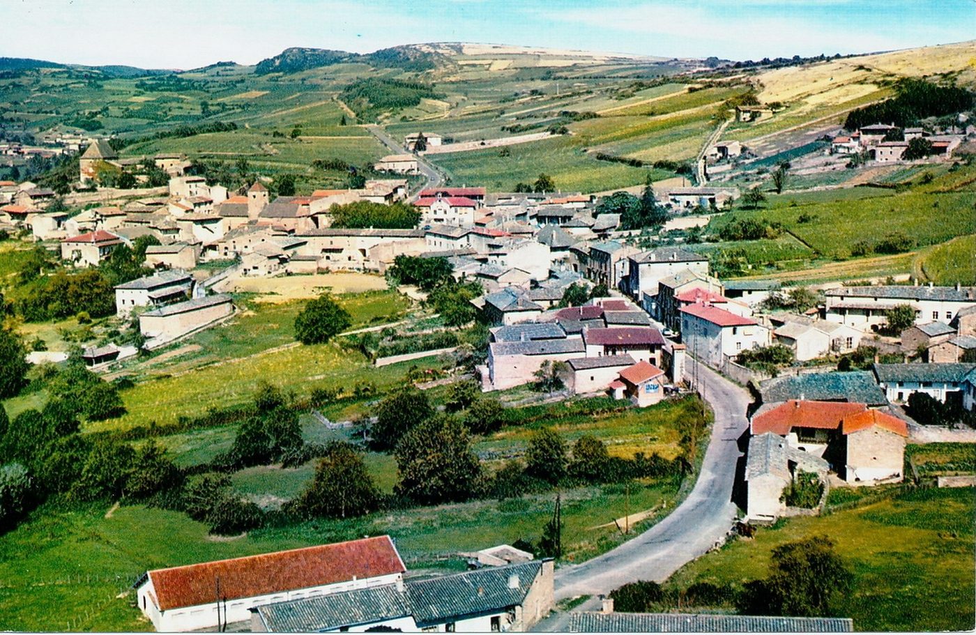 Leynes. Vue générale aérienne.