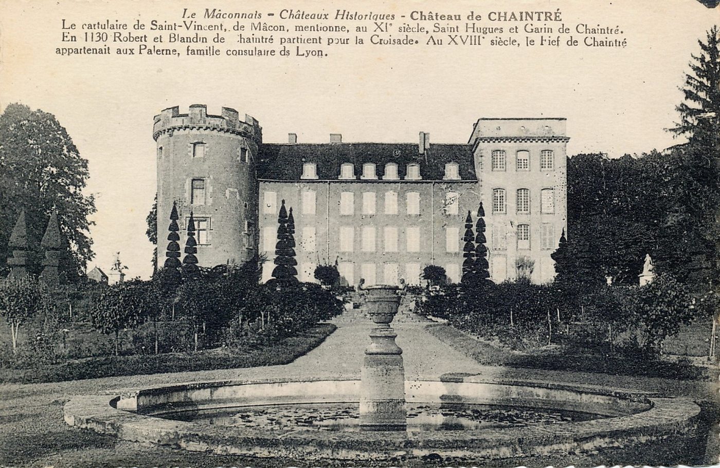 Le Mâconnais. Châteaux historiques. Château de Chaintré. Le cartulaire de Saint-Vincent de Mâcon mentionne au XIe s. saint Hugues et Garin de Chaintré. En 1130 Robert et Blandin de Chaintré partirent pour la croisade. Au XVIIIe s. le fief de Chaintré appartenait aux Palerne, famille consulaire de Lyon.