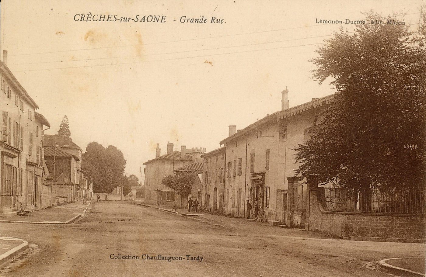 Crêches-sur-Saône. Grande rue.