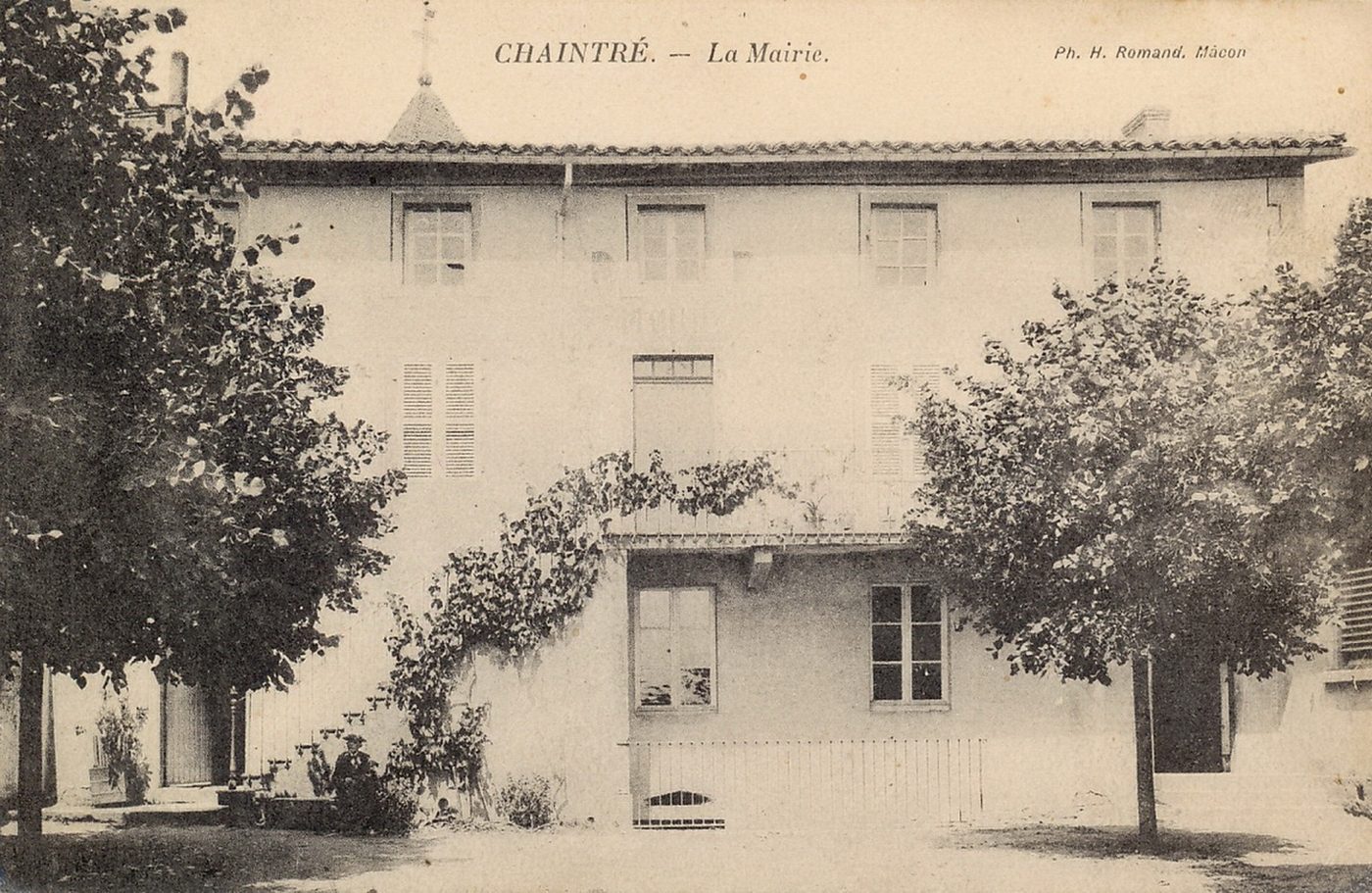 Chaintré. La mairie.
