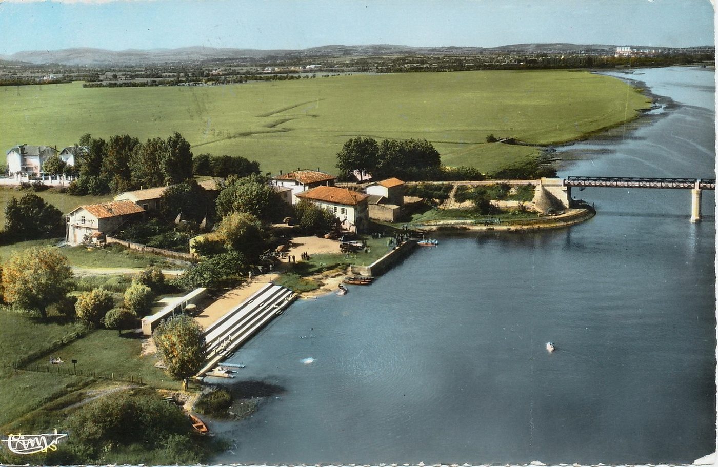 Crêches-sur-Saîone. Vue aérienne du port d'Arciat.
