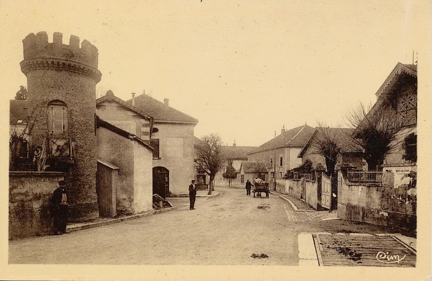 Pontanevaux. Doit son nom d'un pont fort ancien désigné sous le titre de pont neuf au XIVe s. et XVe s.
