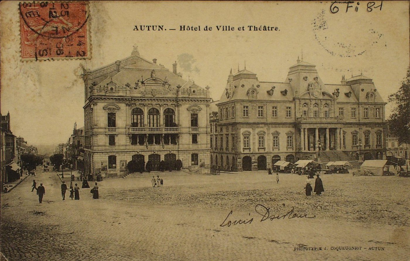 Autun. Hôtel de ville et théâtre.