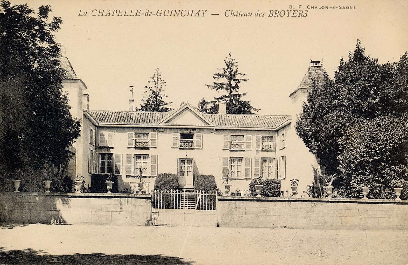 La Chapelle-de-Guinchay. Château des Broyers.