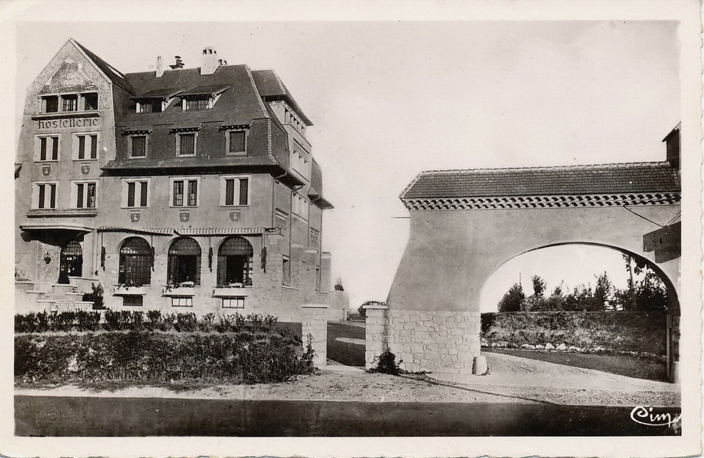 La Chapelle-de-Guinchay. Les compagnons de Jéhu. Hostellerie.